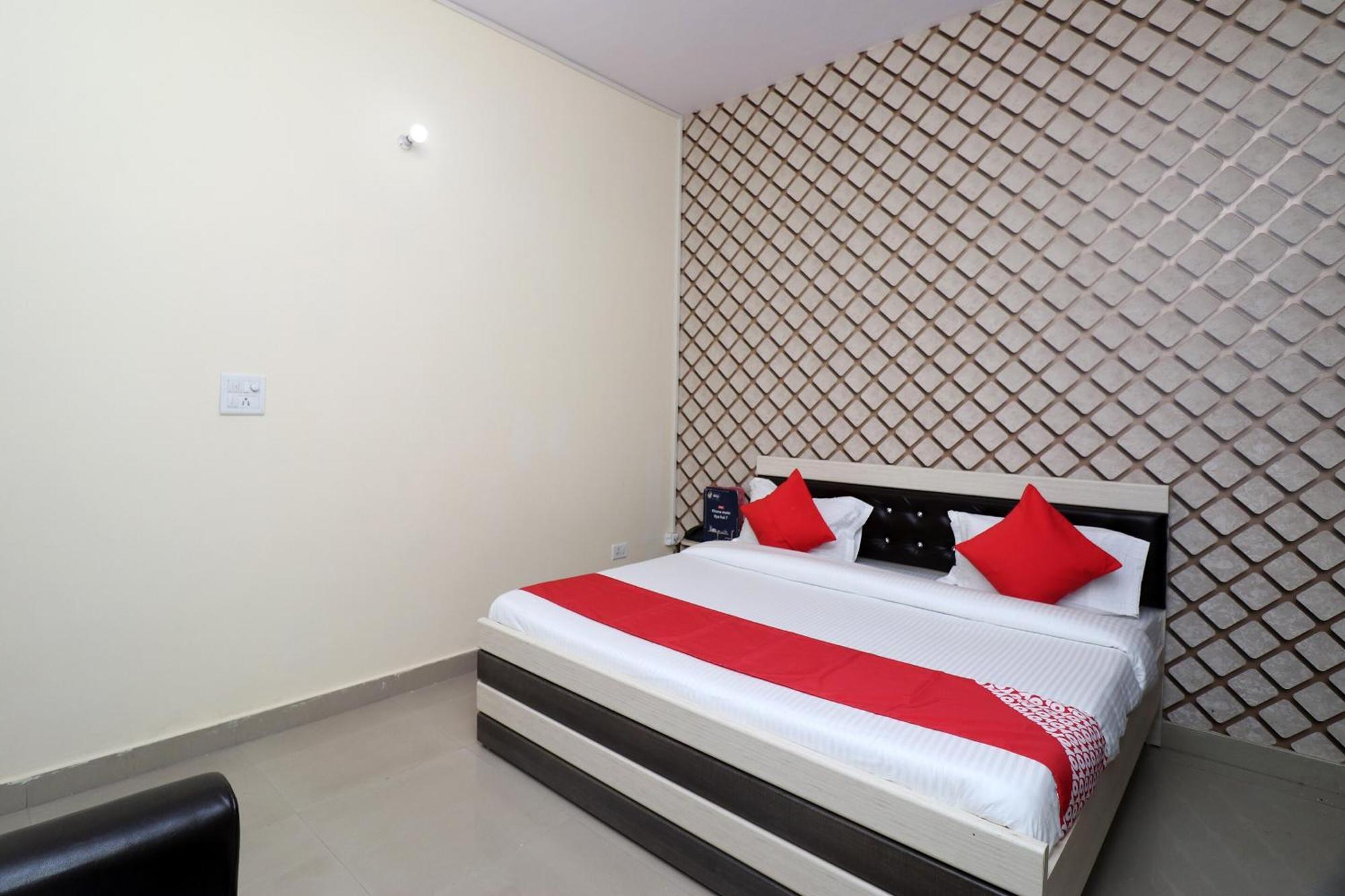 פארידבד Hotel O Dream Residency מראה חיצוני תמונה